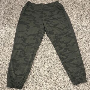 Athleta Brooklyn lined camo joggers